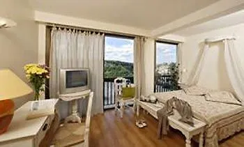 Logis Hotels - Le Belvedere - Hotel 2 Etoiles Et Restaurant Rocamadour 2*,  France